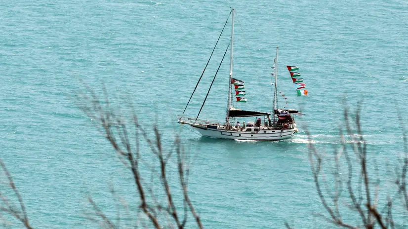 epa12369463 The Global Sumud Flotilla (GSF) sets sail for Bizerte Port after announcing its departure from Sidi Bou Said, northern Tunisia, 11 September 2025. The Gaza-bound GSF flotilla is an international maritime initiative that began sailing in August 2025, aiming to break the Israeli blockade and deliver vital aid to the Gaza Strip. EPA/MOHAMED MESSARA