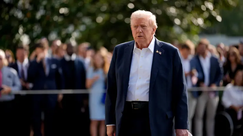 epa12407840 US President Donald Trump walks on the South Lawn of the White House before boarding Marine One in Washington, DC, USA, 26 September 2025. Trump’s plan to impose a 100% tariff on branded drug imports was greeted with a shrug by many investors, who are betting his exemptions for companies with US manufacturing will soften any blow. EPA/KENT NISHIMURA / POOL