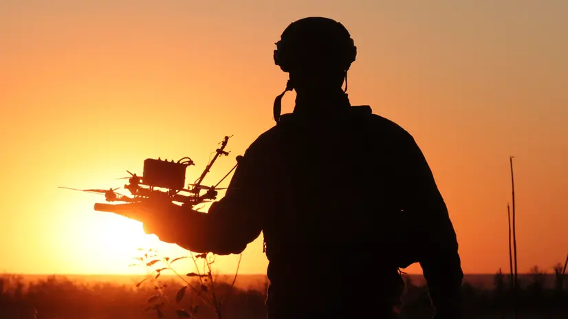 epa12407603 A picture made available on 26 September 2025 shows Ukrainian servicemen working with FPV drones at an undisclosed location near the frontline in the Zaporizhzhia region, Ukraine, 25 September 2025, amid the ongoing Russian invasion. EPA/OLEG MOVCHANIUK