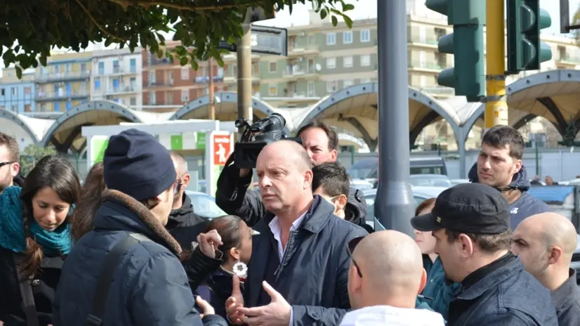 Giacomo Olivieri (al centro), candidato alle primarie del centrosinistra per la carica di sindaco di Bari