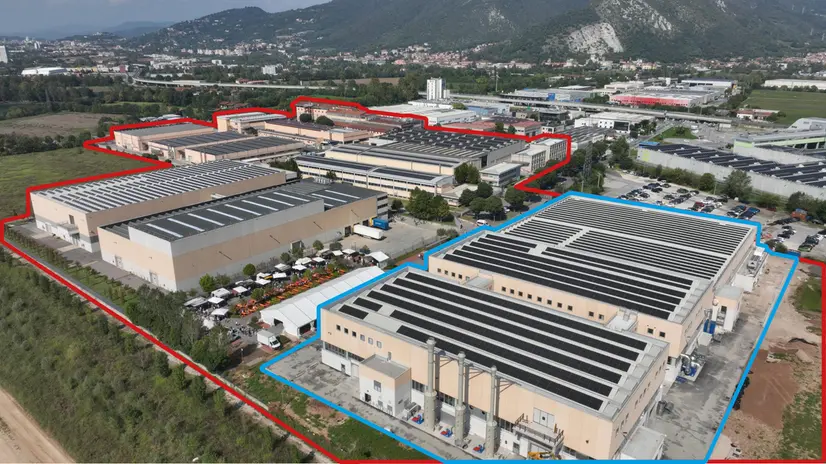 In via Serenissima: l’area industriale della Cembre delimitata dai confini «rossi», mentre in quelli «azzurri» si evidenziano i due nuovi siti - © www.giornaledibrescia.it