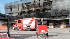 L'edificio di Rovato divorato dalle fiamme - © www.giornaledibrescia.it