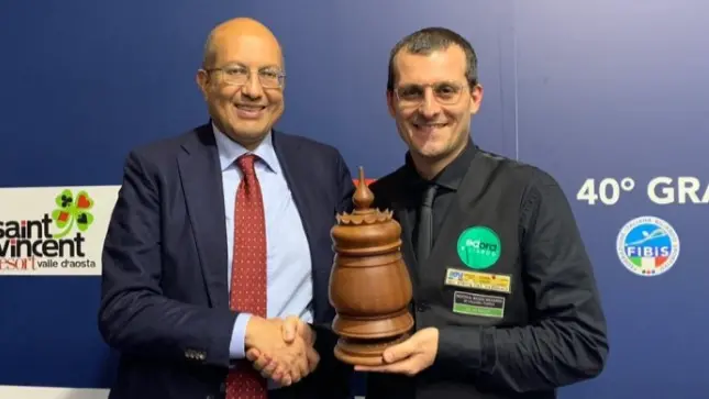 Vecchione premiato dopo una vittoria - © www.giornaledibrescia.it