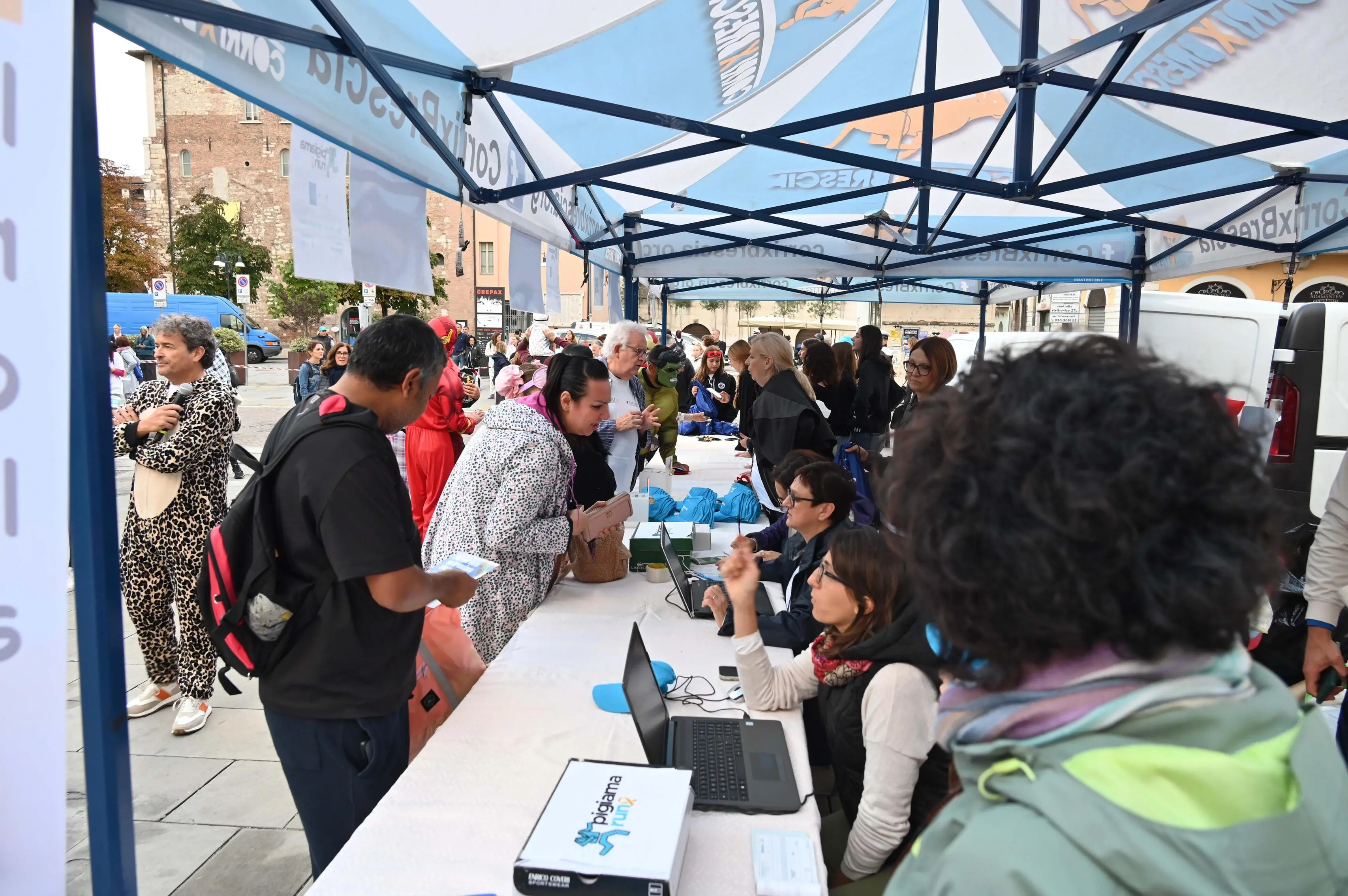 CRONACA BRESCIA PIGIAMA RUN LARGO FORMENTONE REDAZIONE CRONACA 26-09-2025 GABRIELE STRADA NEW EDEN GROUP