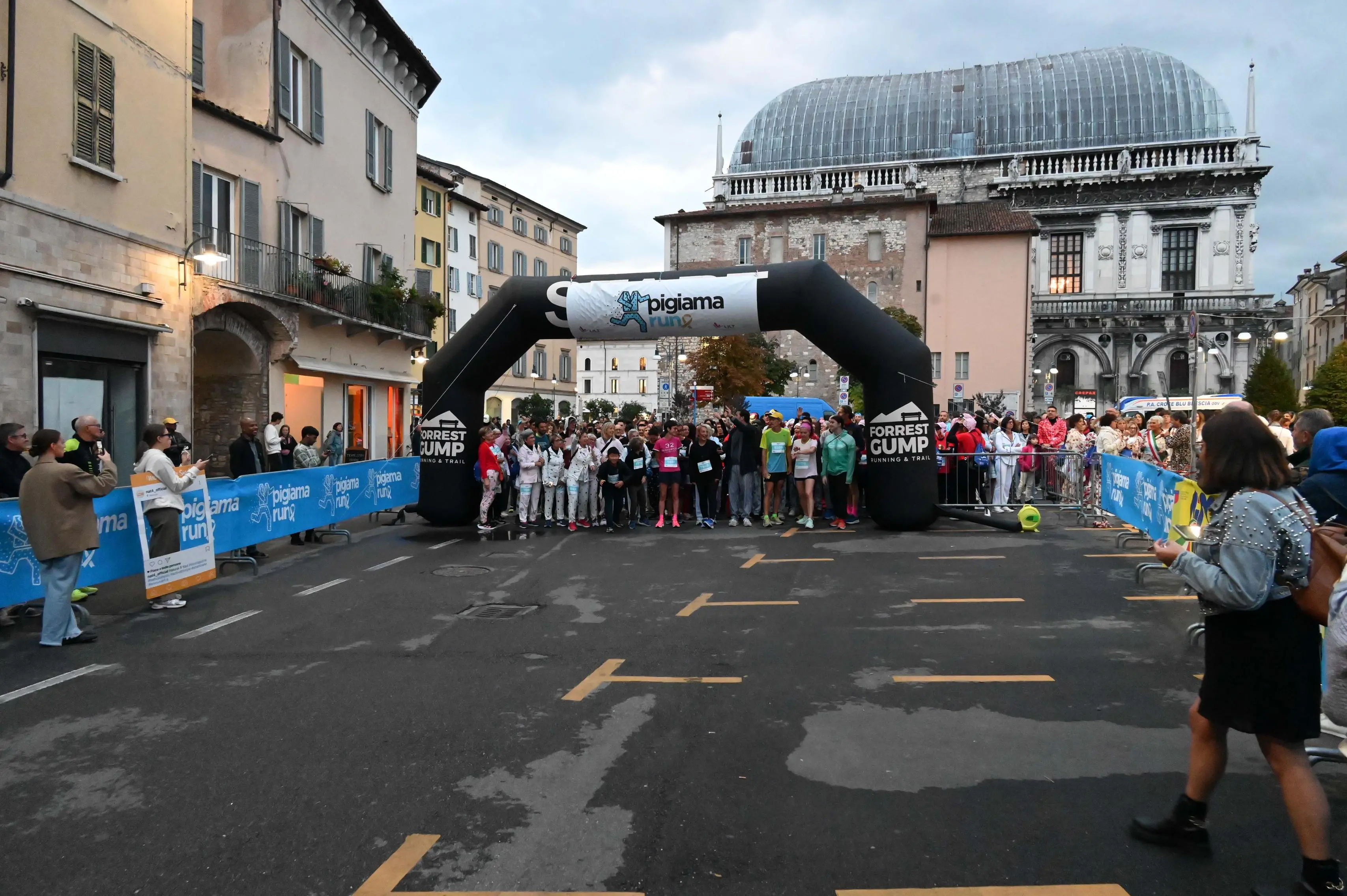 CRONACA BRESCIA PIGIAMA RUN LARGO FORMENTONE REDAZIONE CRONACA 26-09-2025 GABRIELE STRADA NEW EDEN GROUP