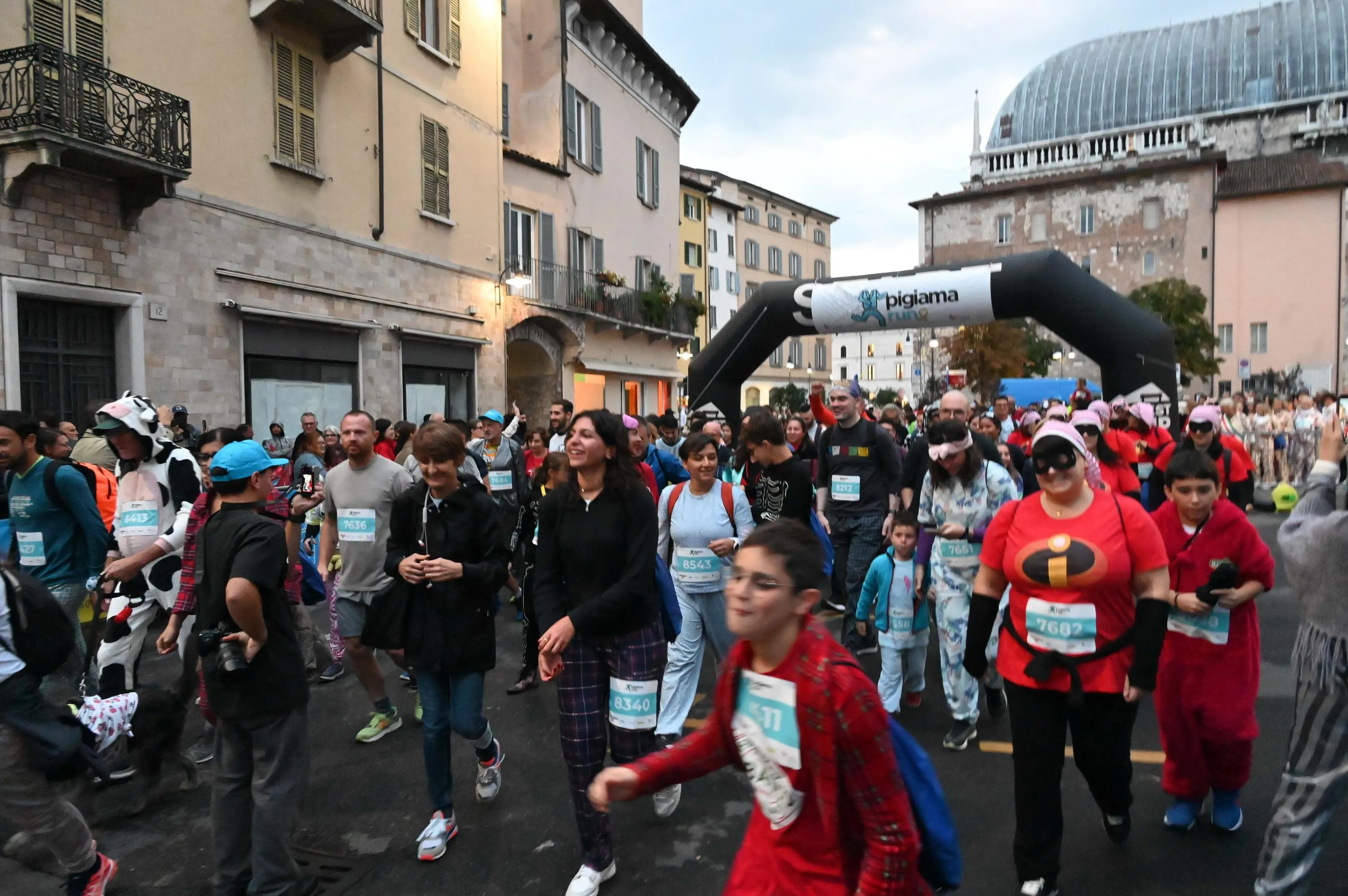 CRONACA BRESCIA PIGIAMA RUN LARGO FORMENTONE REDAZIONE CRONACA 26-09-2025 GABRIELE STRADA NEW EDEN GROUP