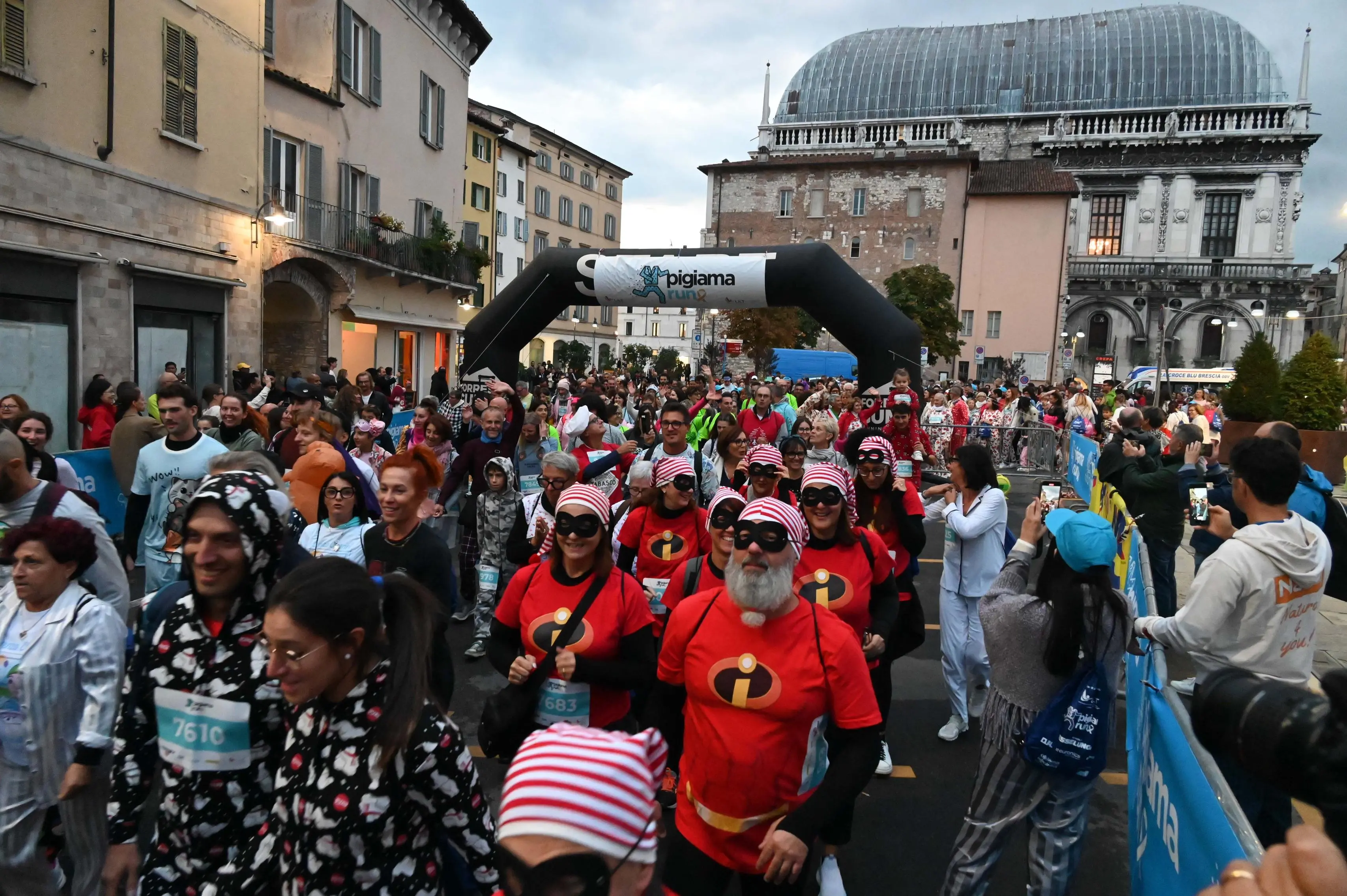 CRONACA BRESCIA PIGIAMA RUN LARGO FORMENTONE REDAZIONE CRONACA 26-09-2025 GABRIELE STRADA NEW EDEN GROUP