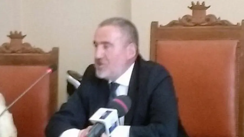 Da sinistra: Elisa Signori, madre di Andy Rocchelli, Rino Rocchelli, padre di Andy, l'avvocato Alessandra Ballerini, legale della famiglia Rocchelli, Mario Venditti, procuratore aggiunto della Procura di Pavia, il sostituto procuratore Andrea Zanoncelli, e il colonnello Paolo Storoni, comandante dei Ros dei carabinieri durante la conferenza stampa alla Procura della Repubblica di Pavia, 01 luglio 2017. ANSA/CARABINIERI EDITORIAL USE ONLY