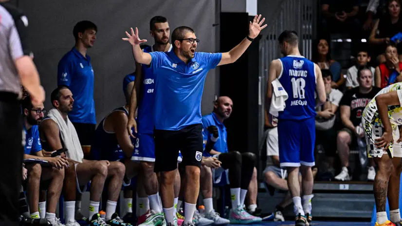 Esordio in un match ufficiale per coach Cotelli - © www.giornaledibrescia.it