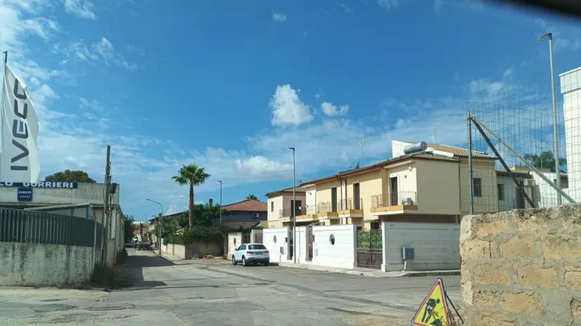 Il luogo nel rione Forcone di Vittoria dove è avvenuto il sequestro di un giovane, figlio di un noto commerciante del settore ortofrutticolo della zona, Vittoria (Ragusa), 26 settembre 2025. ANSA/FRANCESCA GABIBBO