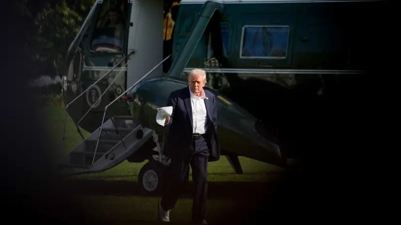 epa12408769 US President Donald Trump walks on the South Lawn of the White House after arriving on Marine One in Washington, DC, USA, 26 September 2025. President Trump is travelled to the Ryder Cup in Bethpage State Park in Farmingdale, New York. EPA/KENT NISHIMURA / POOL