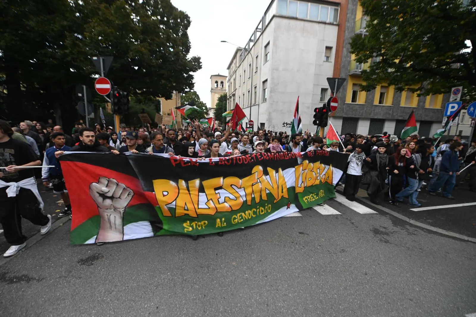 Il corteo ProPal a Brescia