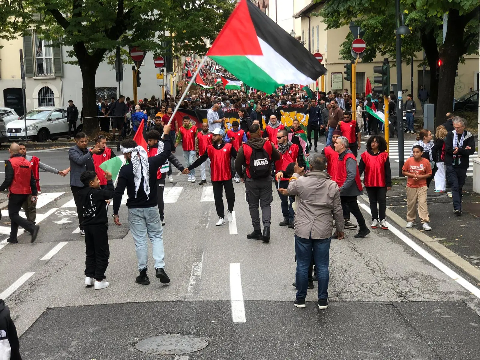Il corteo ProPal a Brescia