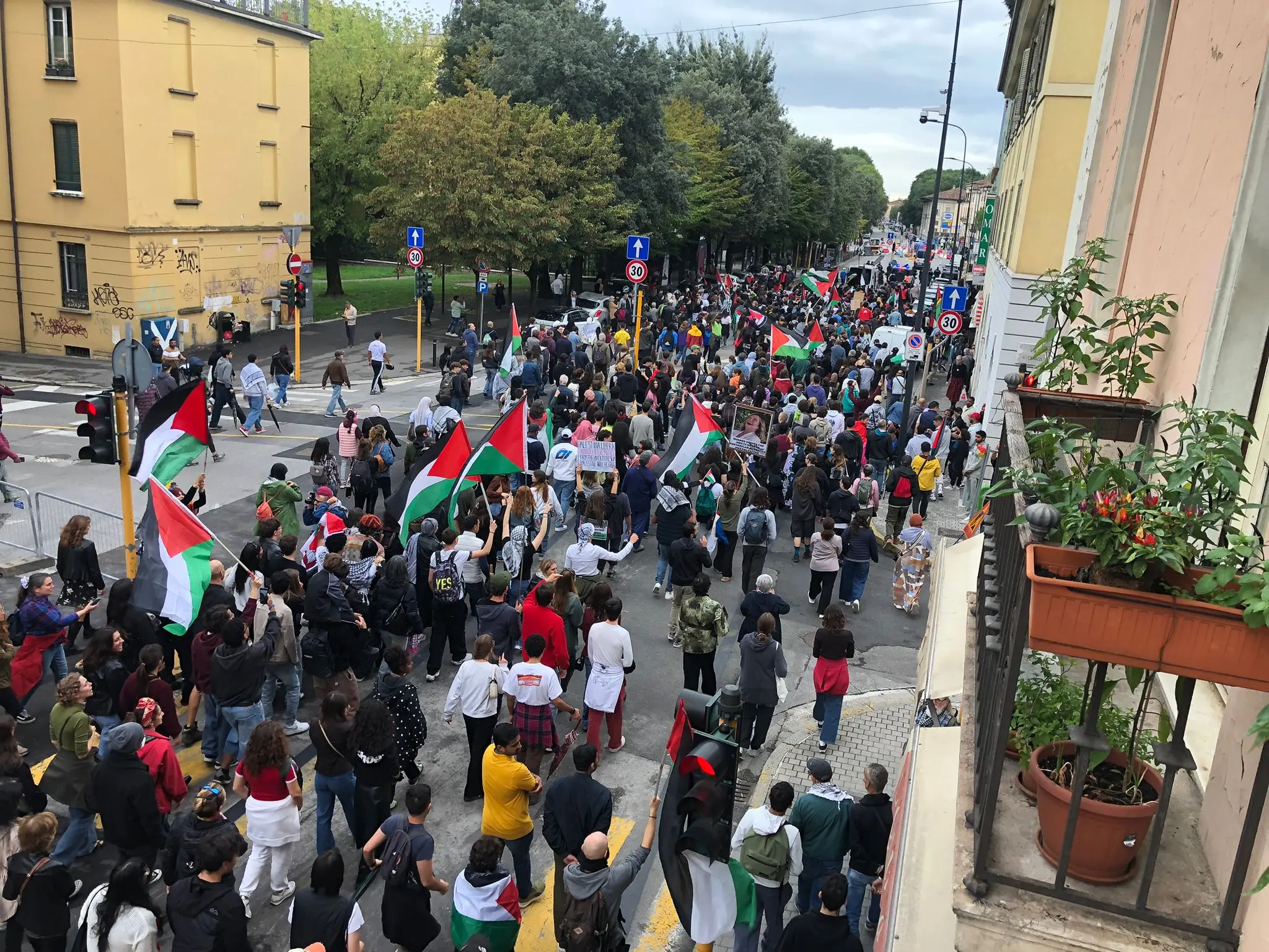 Il corteo ProPal a Brescia