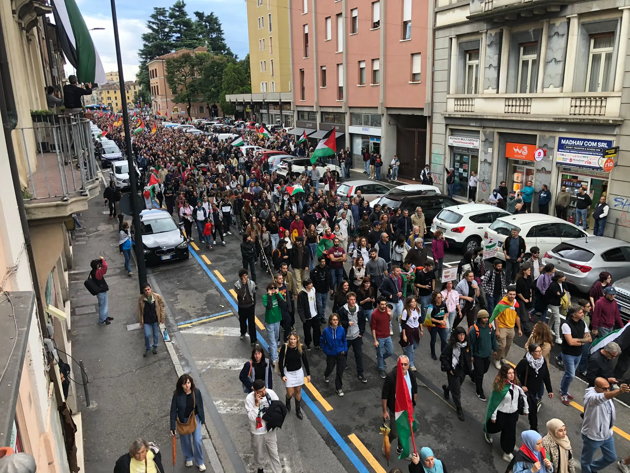 Il corteo ProPal a Brescia