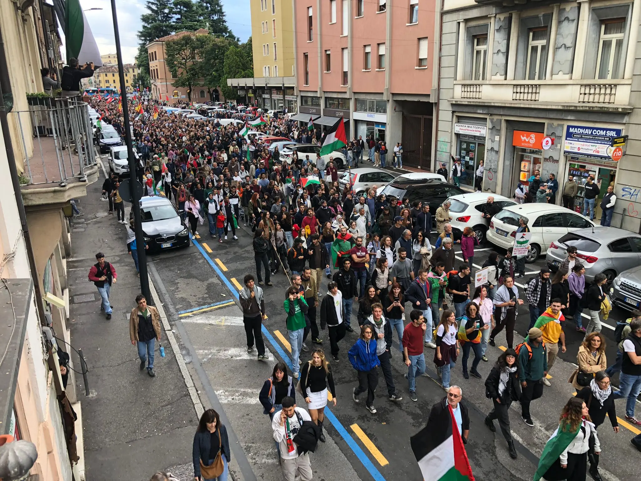 Il corteo ProPal a Brescia