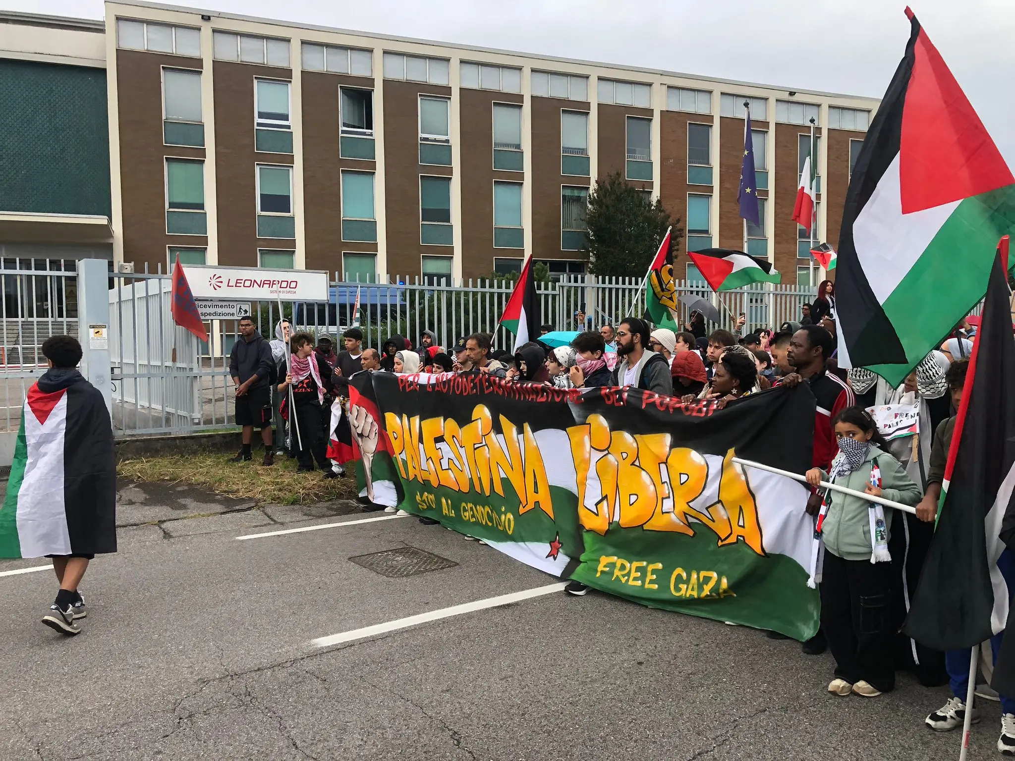 Il corteo ProPal a Brescia