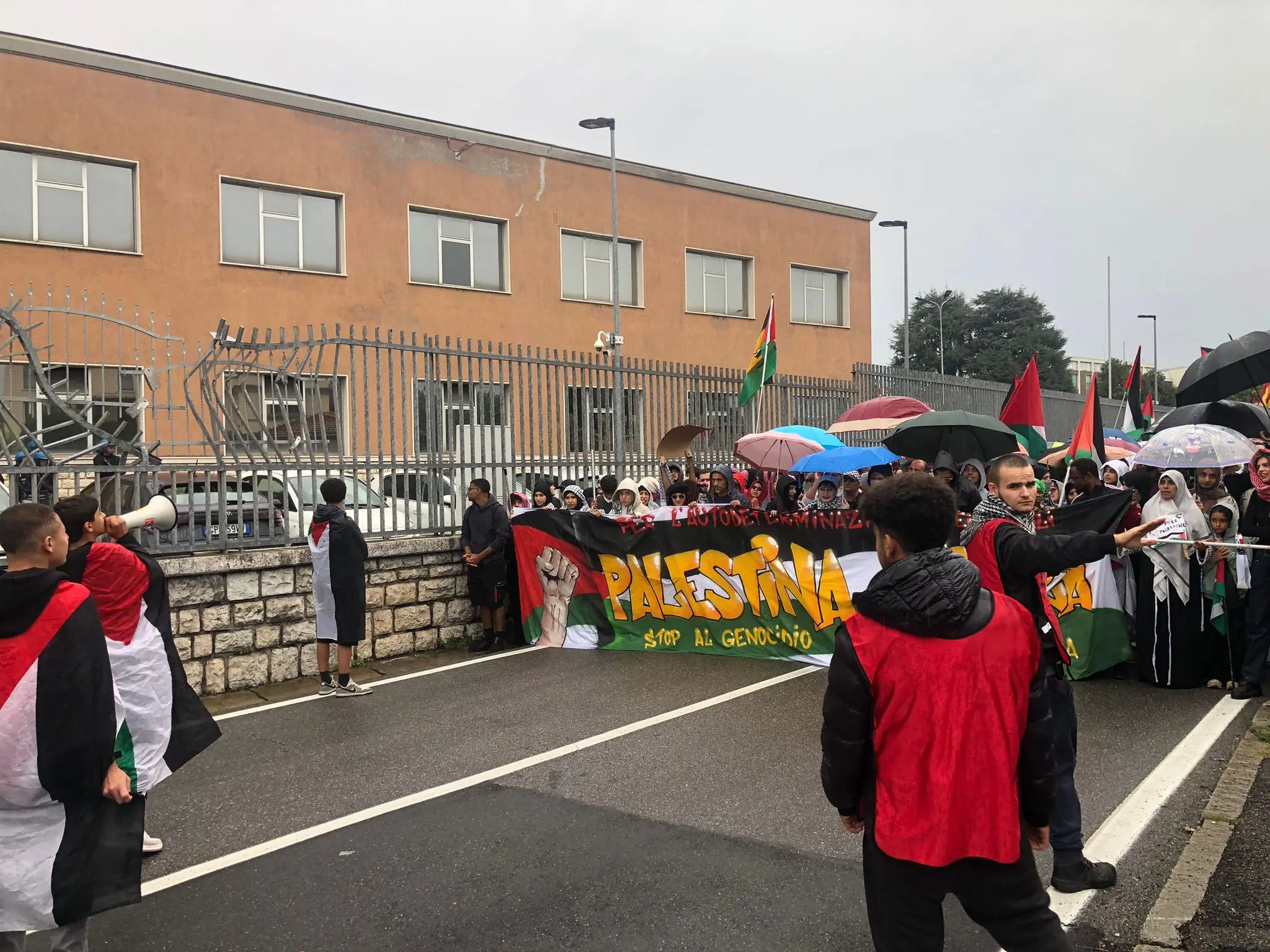 Il corteo ProPal a Brescia