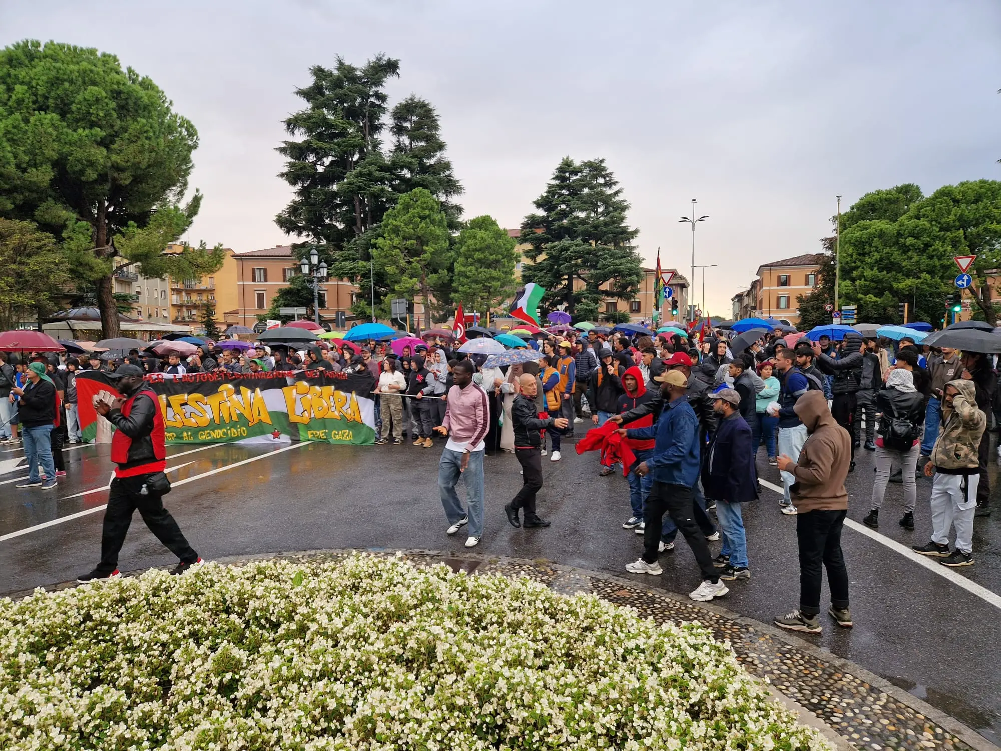 Il corteo ProPal a Brescia