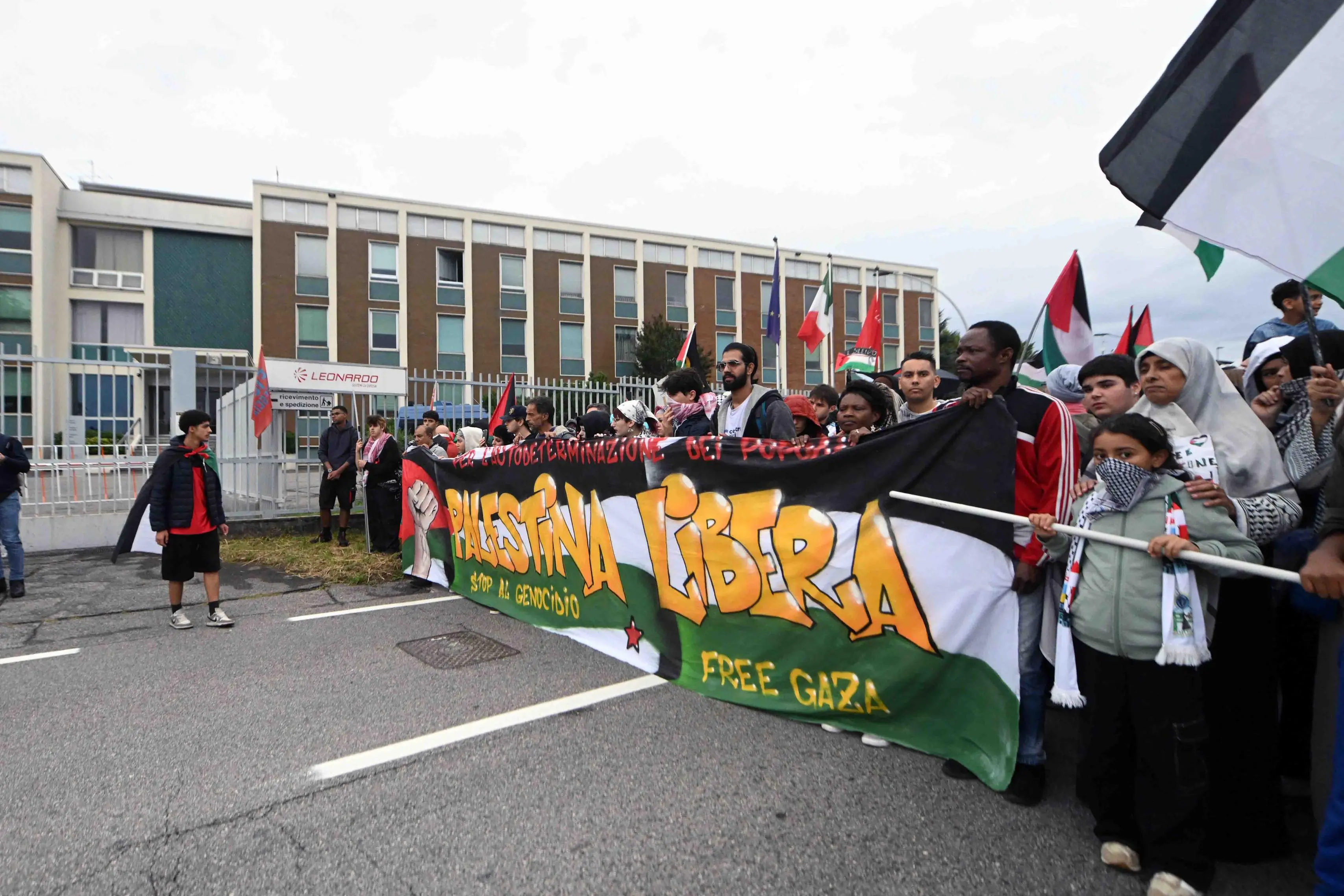 Il corteo ProPal a Brescia