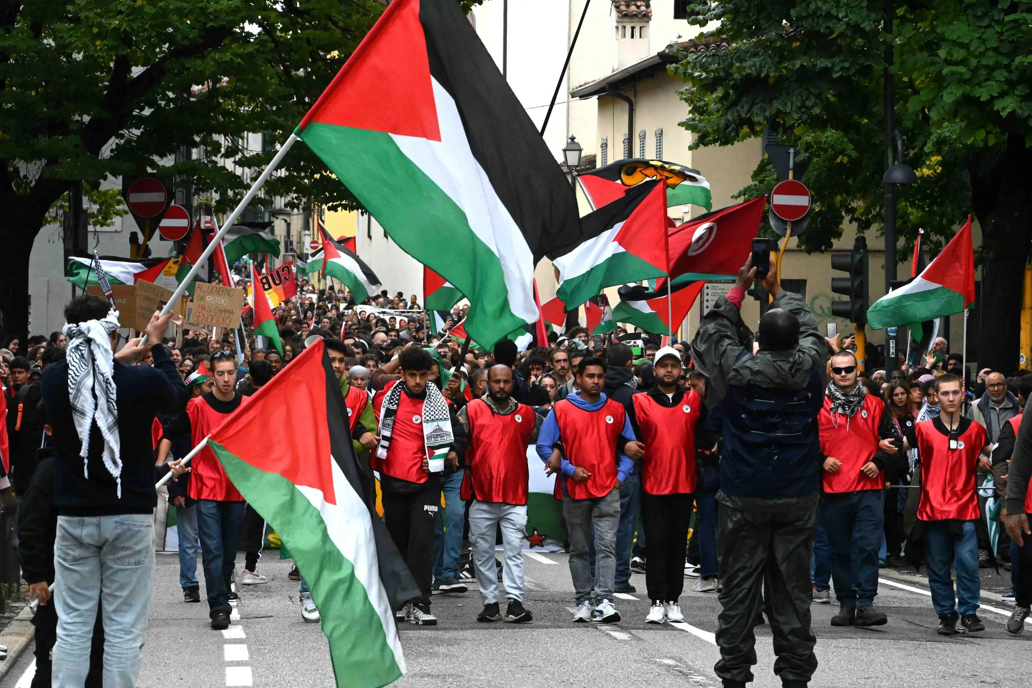 Il corteo ProPal a Brescia