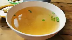 Una tazza di brodo - © www.giornaledibrescia.it