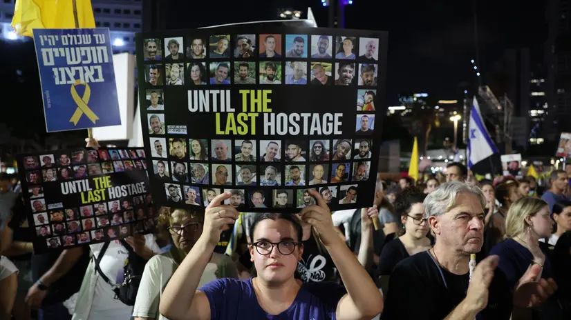 epa12337791 Families of Israeli hostages held by Hamas in Gaza and there supporters during a rally calling the government to sign a hostages release and ceasefire deal outside the Kirya military headquarters in Tel Aviv, Israel, 30 August 2025. According to the Israeli army (IDF) spokesperson, around 50 Israeli hostages remain in captivity in the Gaza Strip, including the bodies of at least 30 confirmed dead. EPA/ABIR SULTAN