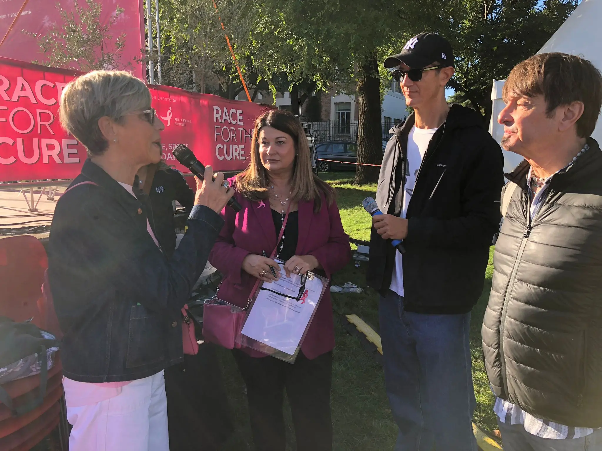 Domenica di corsa con la Race for the cure: le foto