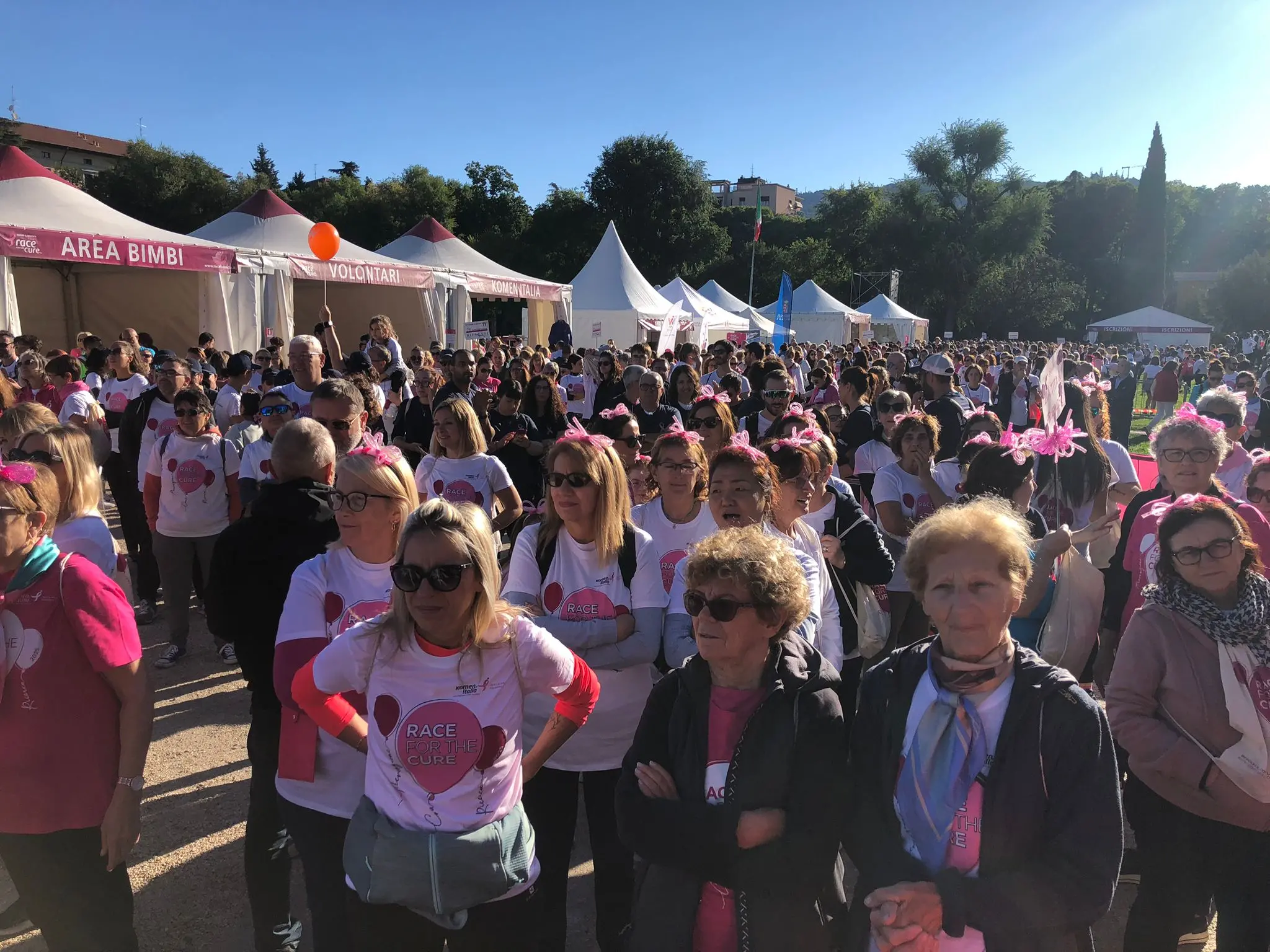 Domenica di corsa con la Race for the cure: le foto