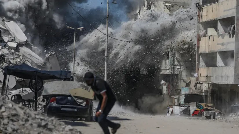 epaselect epa12409454 A Palestinian man takes cover following an Israeli air strike during a military operation in Gaza City, Gaza Strip, 27 September 2025. More than 65,900 Palestinians have been killed in the Gaza Strip since October 2023, according to the Palestinian Ministry of Health, and about 1,200 Israelis have been killed since the launch of an Israeli military campaign in response to a cross-border attack by Hamas on 07 October 2023. EPA/MOHAMMED SABER