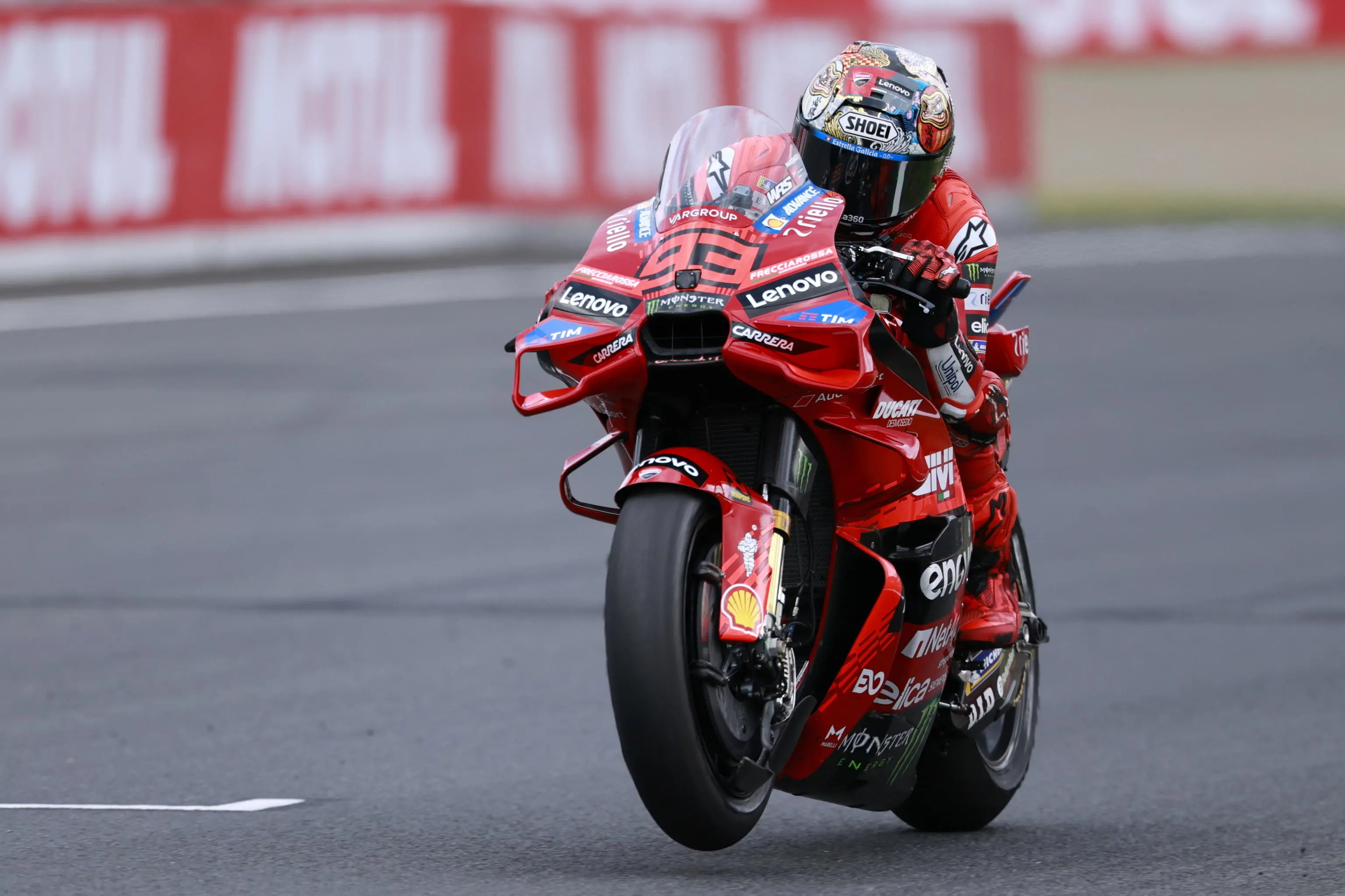 epa12412004 MotoGP Ducati Lenovo Team rider Marc Marquez of Spain in action during the Motorcycling Grand Prix of Japan in Motegi, Tochigi Prefecture, northeastern Japan, 28 September 2025. EPA/FRANCK ROBICHON