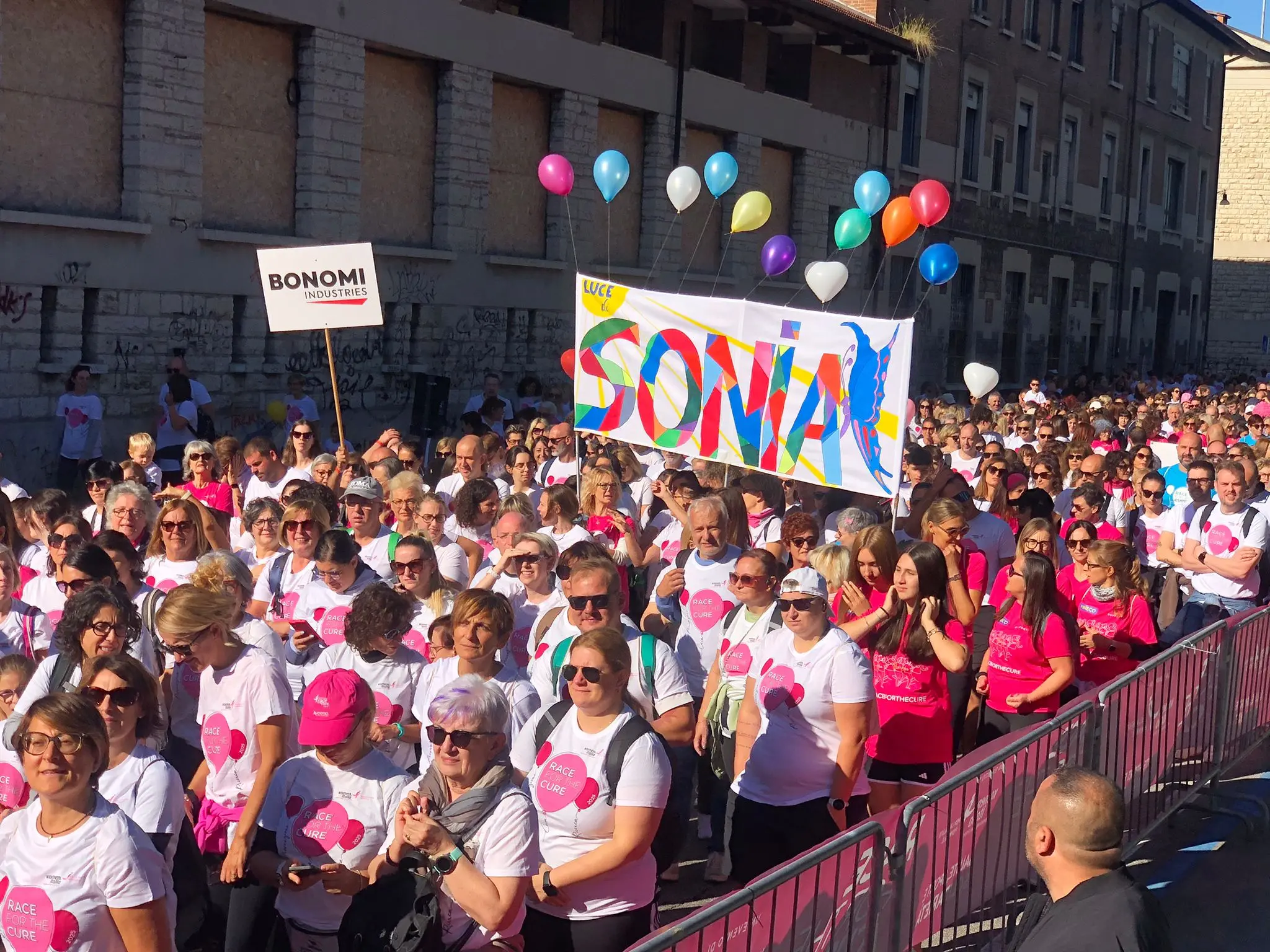 Domenica di corsa con la Race for the cure: le foto