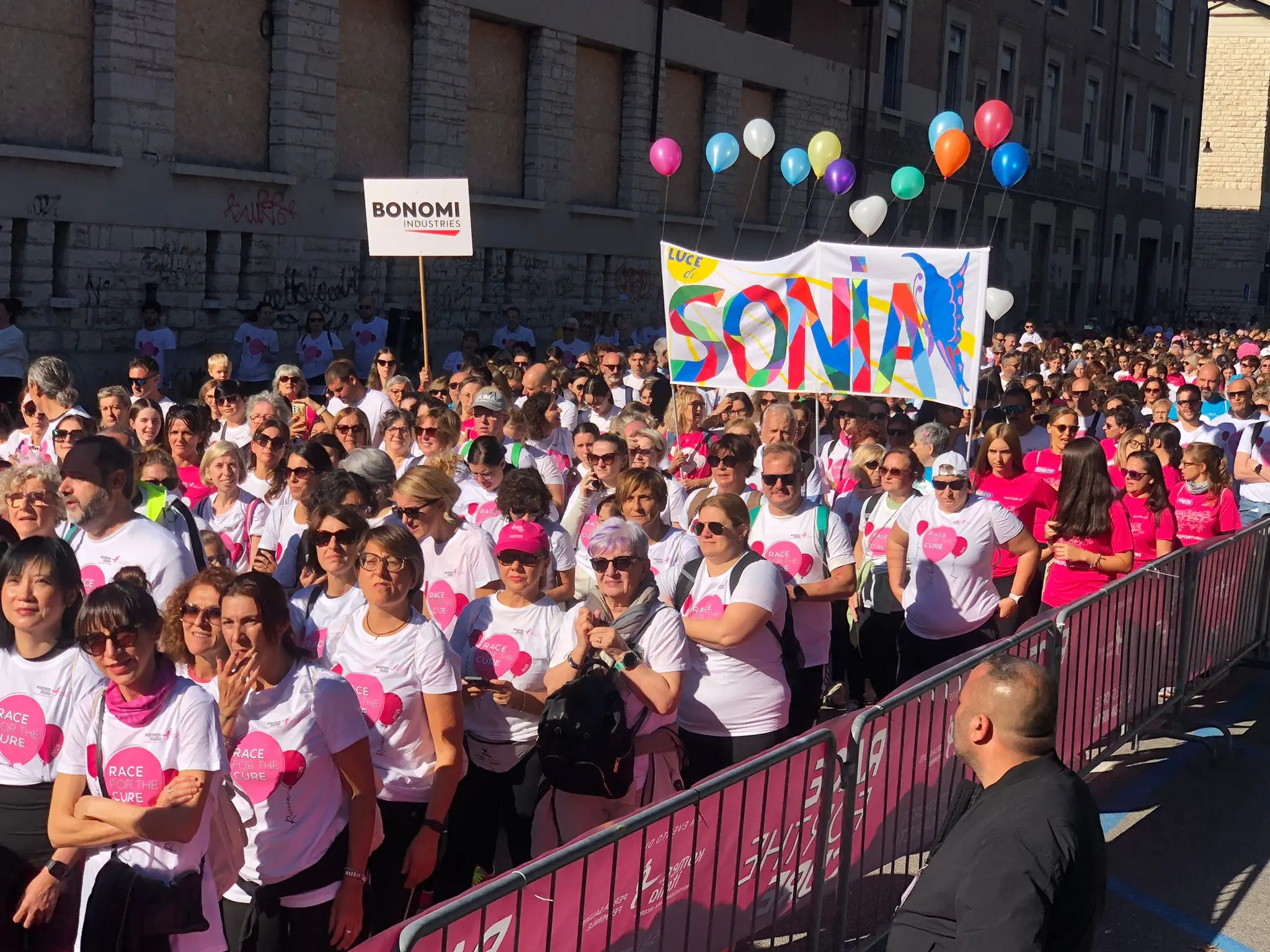 Domenica di corsa con la Race for the cure: le foto