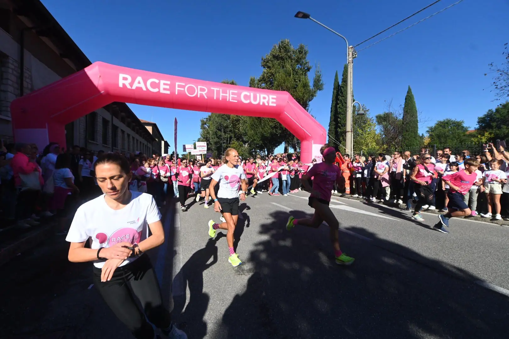 Domenica di corsa con la Race for the cure: le foto