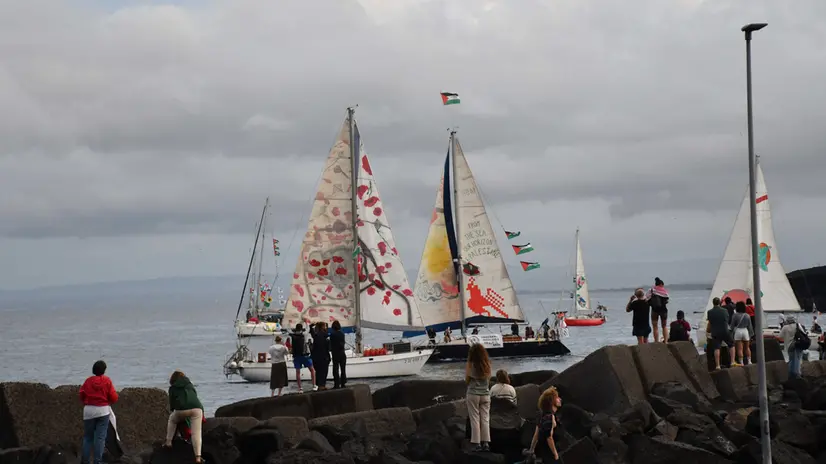 A flotilla of boats leaves the port of San Giovanni Li Cuti in Catania, Sicily, southern Italy, 27 September 2025. The Freedom Flotilla Coalition (FFC) and Thousand Madleens to Gaza (TMTG) announced the launch of a flotilla to Gaza of 10 boats from Catania, with dozens on board. ANSA/ORIETTA SCARDINO