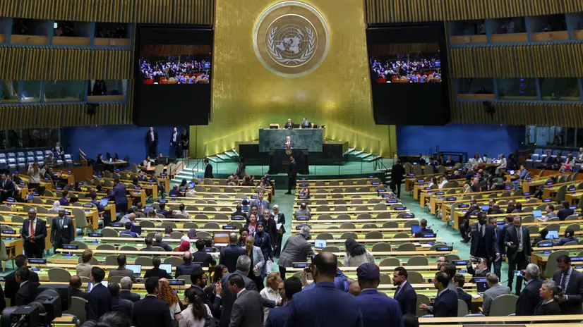 epaselect epa12407694 Delegates walk out of the General Assembly Hall as Prime Minister of Israel Benjamin Netanyahu takes the podium to speak during the General Debate of the 80th session of the United Nations General Assembly at United Nations headquarters in New York, New York, USA, 26 September 2025. EPA/SARAH YENESEL