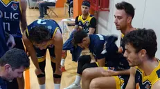 I giocatori della Lic durante un timeout - © www.giornaledibrescia.it