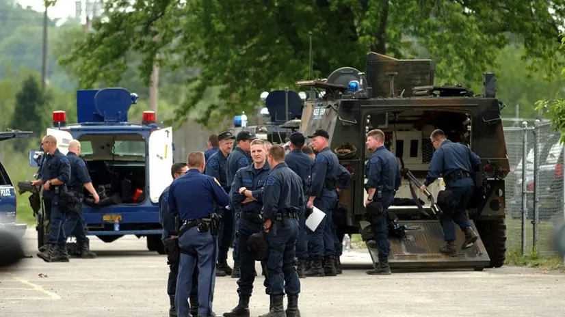 Members of the Michigan Stape Police prepair to quell violence after two nights of rioting in Benton Harbor, Michigan on 18 June 2003. The disturbances began after Terrance Shurn of Benton Harbor crashed a motorcyle and died after a police chase. EPA PHOTO/EPA/JEFF KOWALSKY
