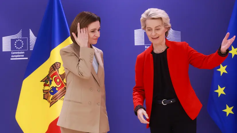 epa11768166 Moldovan President Maia Sandu (L) is welcomed by European Commission President Ursula Von der Leyen ahead of a meeting in Brussels, Belgium, 10 December 2024. EPA/OLIVIER HOSLET