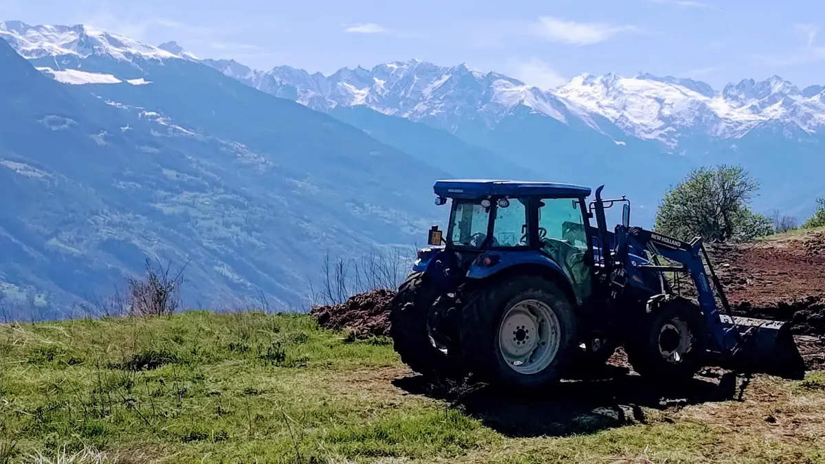 Il trattore si ribalta, morto un pensionato nel Torinese | Giornale di ...