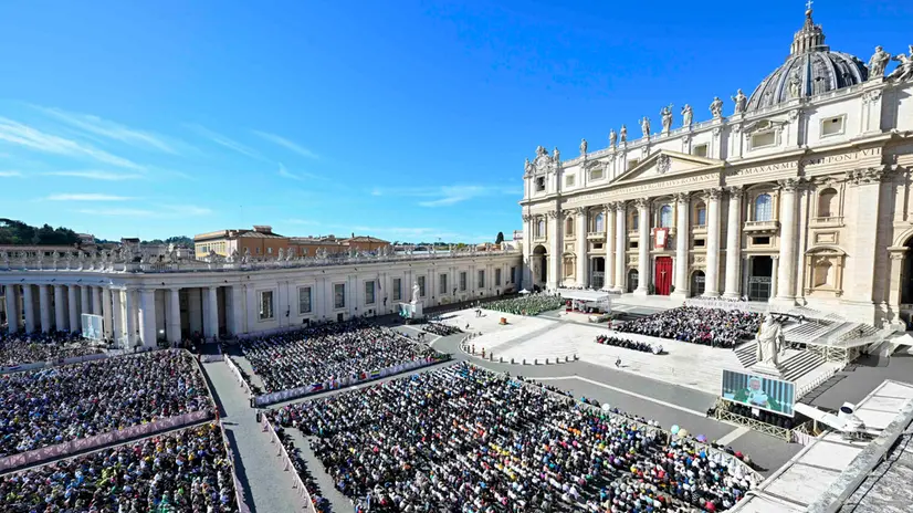 An handout image provided by Vatican Media shows Pope Leo XIV in St Peters' square during the celebrations for the Jubilee for the catechist, Vatican City, 28 September 2025. ANSA/VATICAN MEDIA ++HO - NO SALES EDITORIAL USE ONLY++ NPK