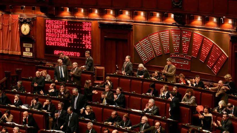 Il Tabellone della Camera dei Deputati con il voto dell'aula sulla legge Finanziaria (foto di archivio) - Ansa © www.giornaledibrescia.it
