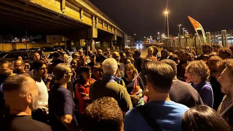 Una manifestazione ProPal a Taranto - Foto Ansa © www.giornaledibrescia.it