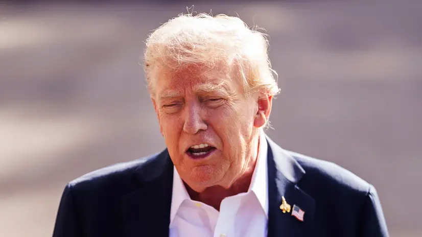 epa12407983 US President Donald Trump leaves the White House to board Marine One, in Washington DC, USA, 26 September 2025. President Trump is travelling to the Ryder Cup in Bethpage State Park in Farmingdale, New York. EPA/WILL OLIVER