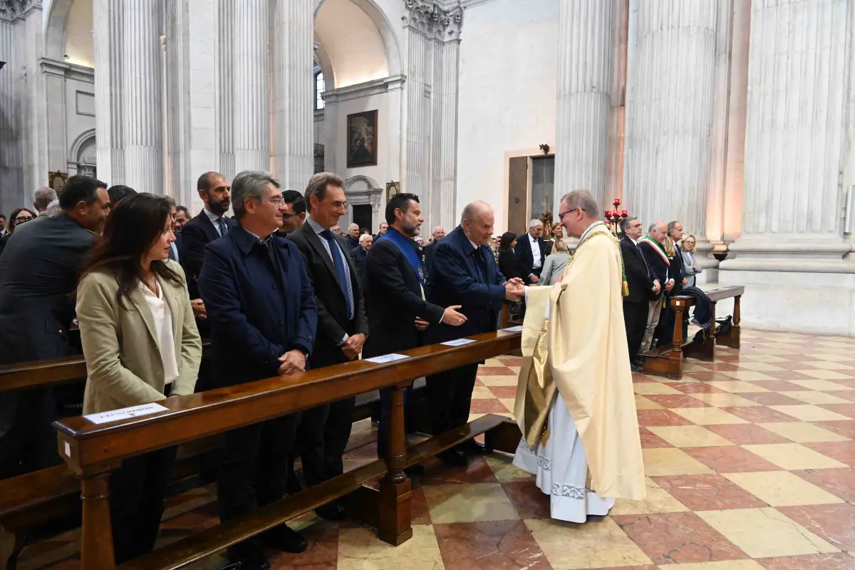 La messa celebrata dal vescovo per il patrono della Polizia San Michele Arcangelo