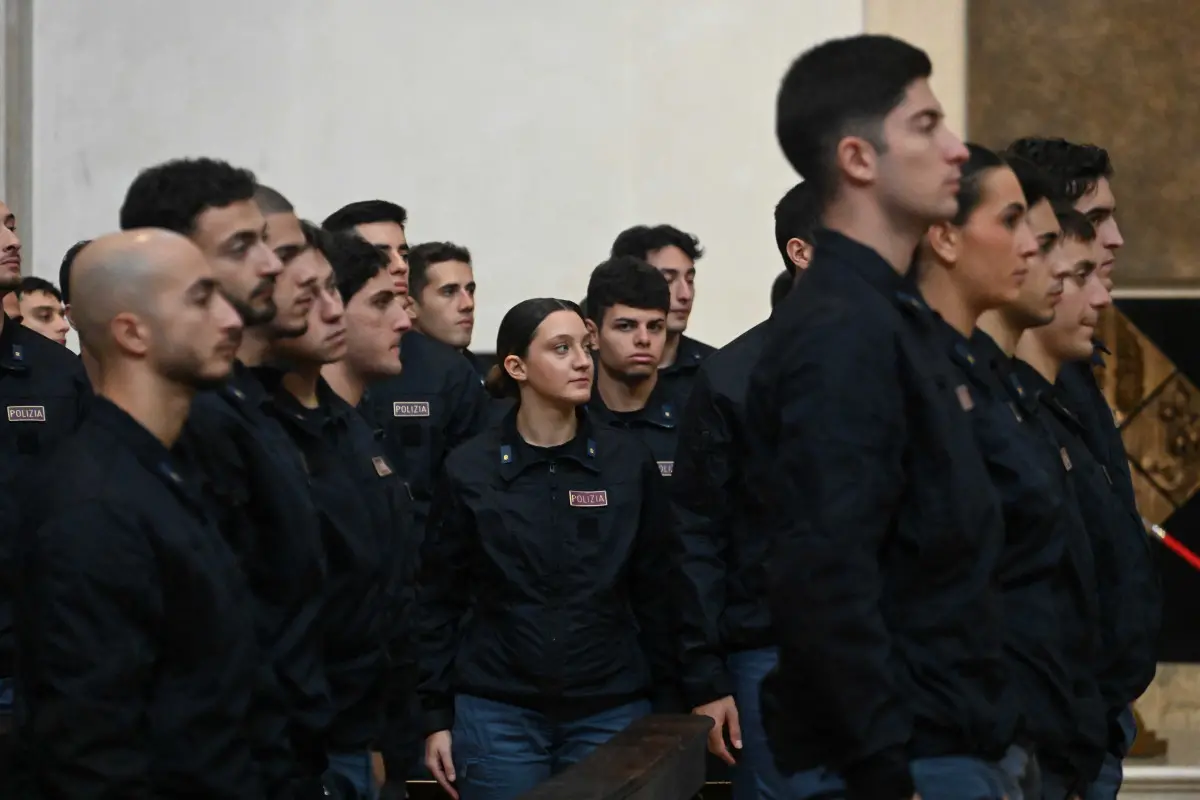 La messa celebrata dal vescovo per il patrono della Polizia San Michele Arcangelo