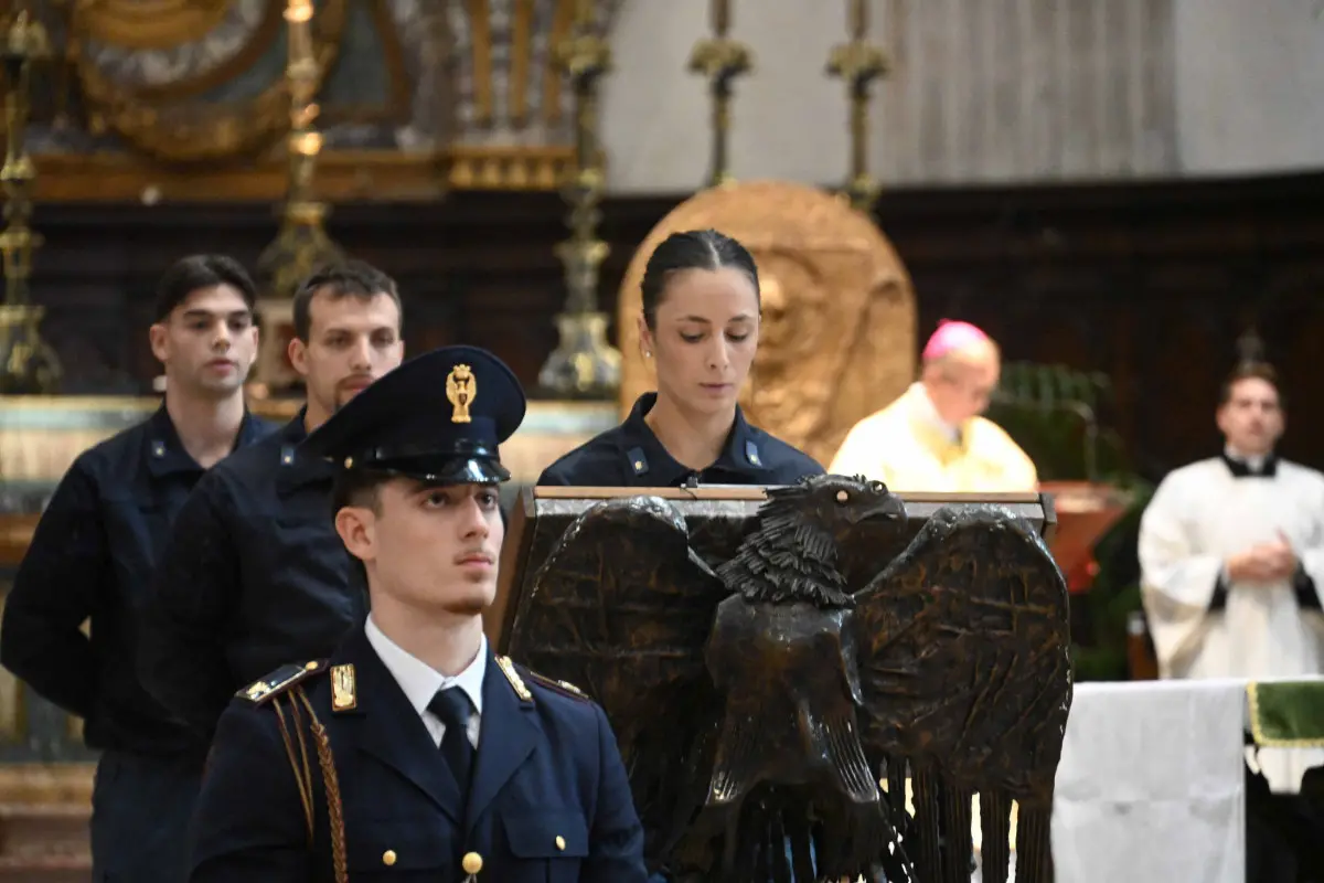 La messa celebrata dal vescovo per il patrono della Polizia San Michele Arcangelo