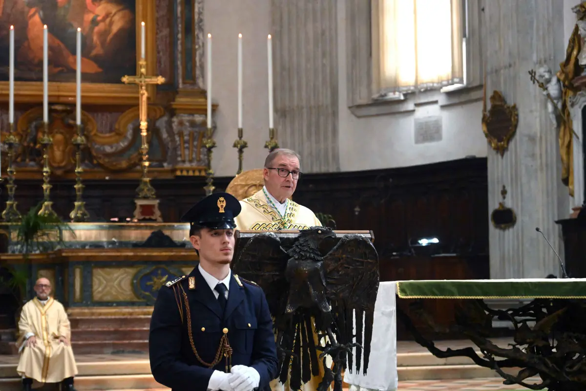 La messa celebrata dal vescovo per il patrono della Polizia San Michele Arcangelo