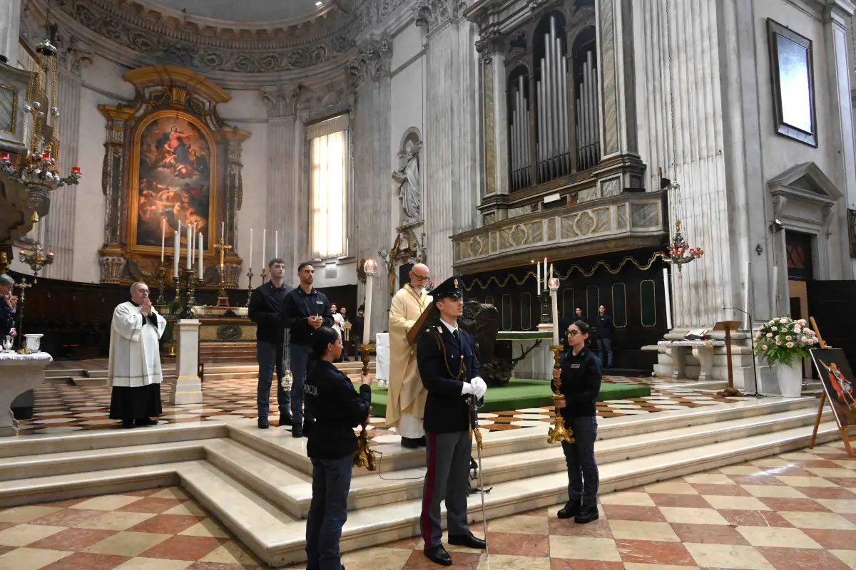 La messa celebrata dal vescovo per il patrono della Polizia San Michele Arcangelo
