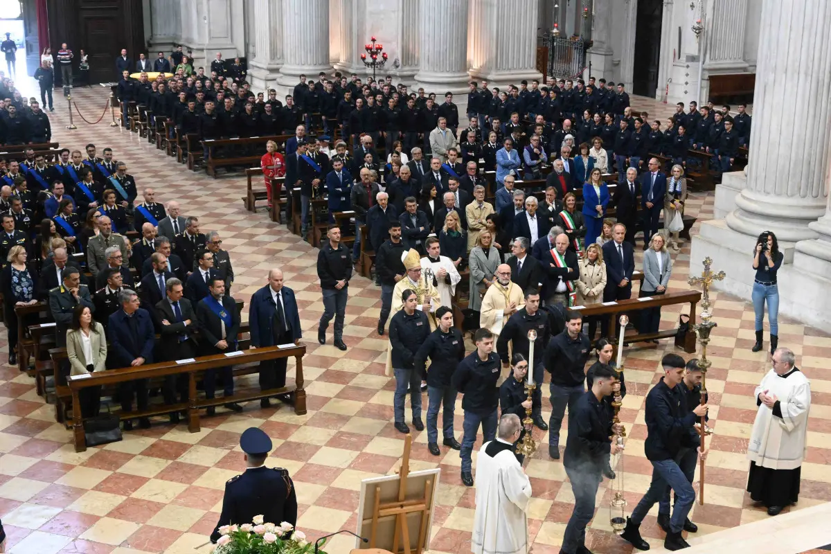La messa celebrata dal vescovo per il patrono della Polizia San Michele Arcangelo